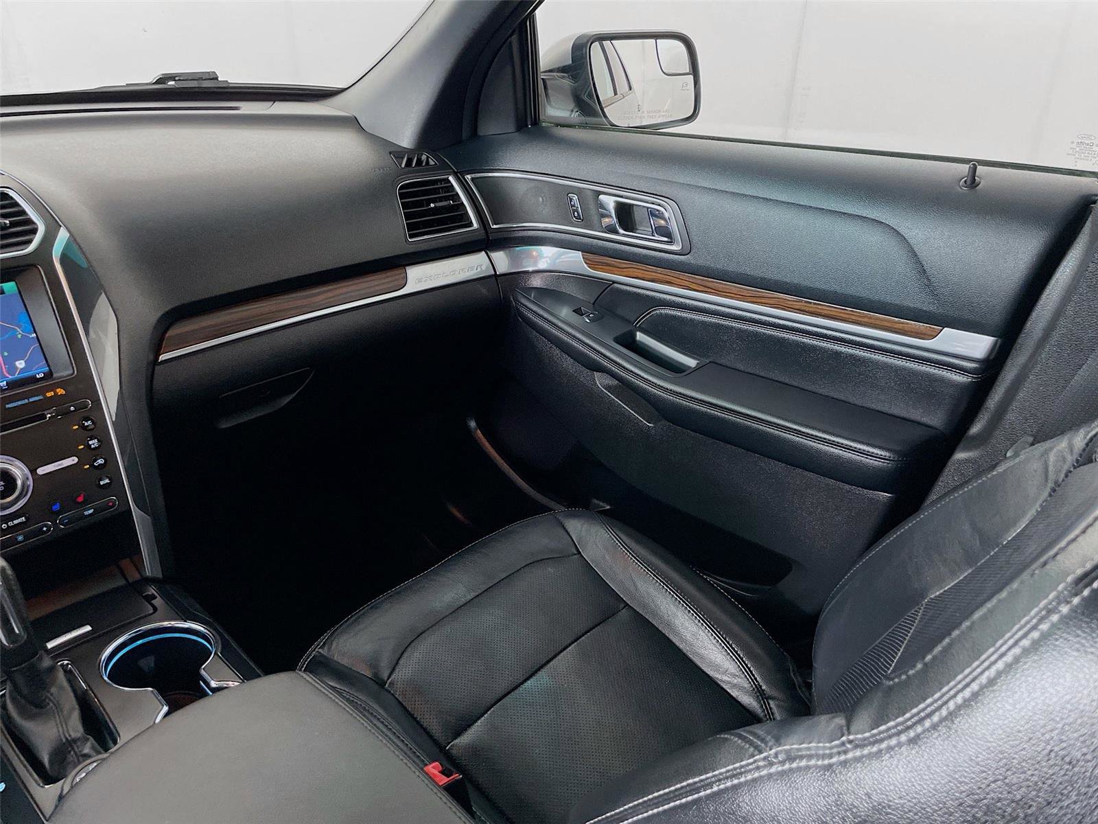 Used 2016 Ford Explorer Limited image 26