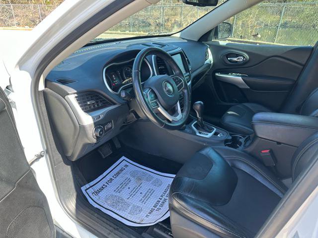 Used 2018 Jeep Cherokee Latitude Plus AWD/4WD image 26