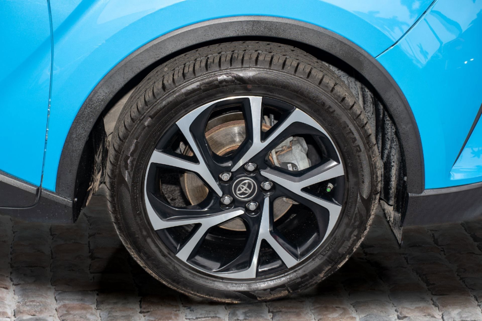 Used 2019 Toyota C-HR XLE image 39