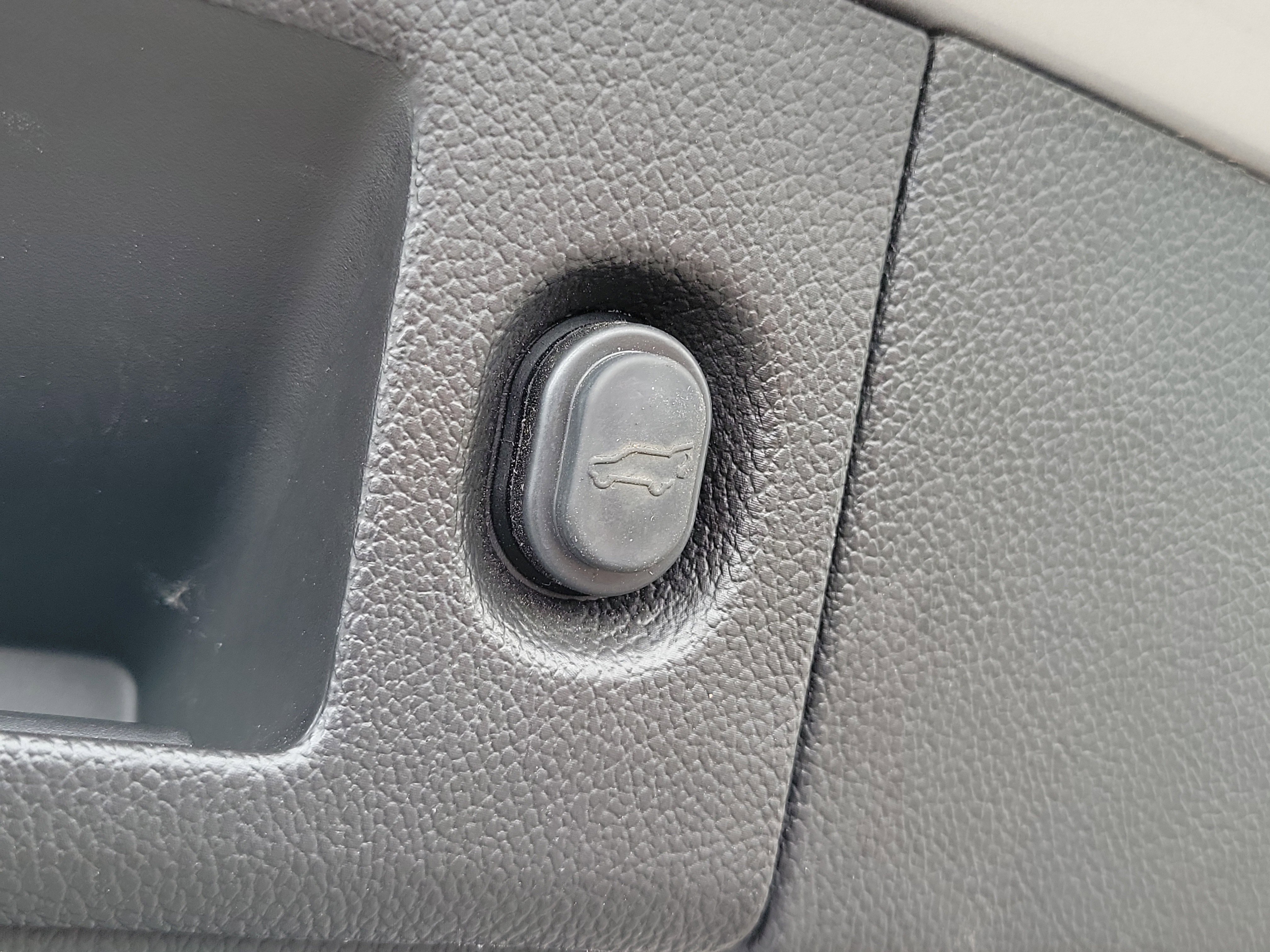 Used 2015 GMC Yukon SLT image 9