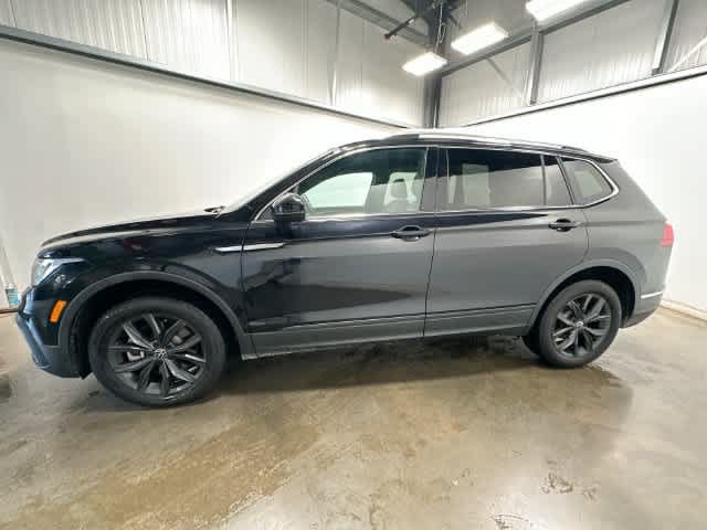 Used 2024 Volkswagen Tiguan SE AWD/4WD image 2