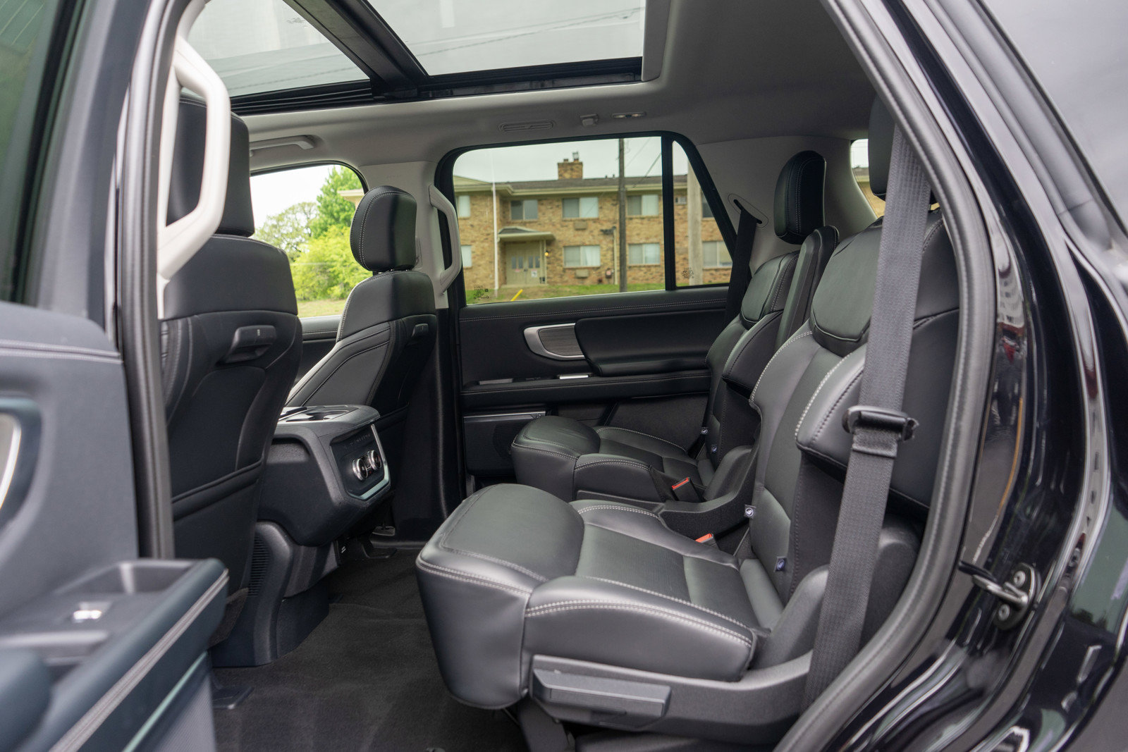 Used 2025 Ford Expedition Platinum AWD/4WD image 35