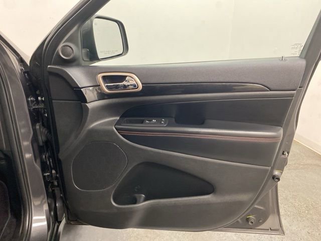 Used 2016 Jeep Grand Cherokee Laredo 75th Anniversary image 23