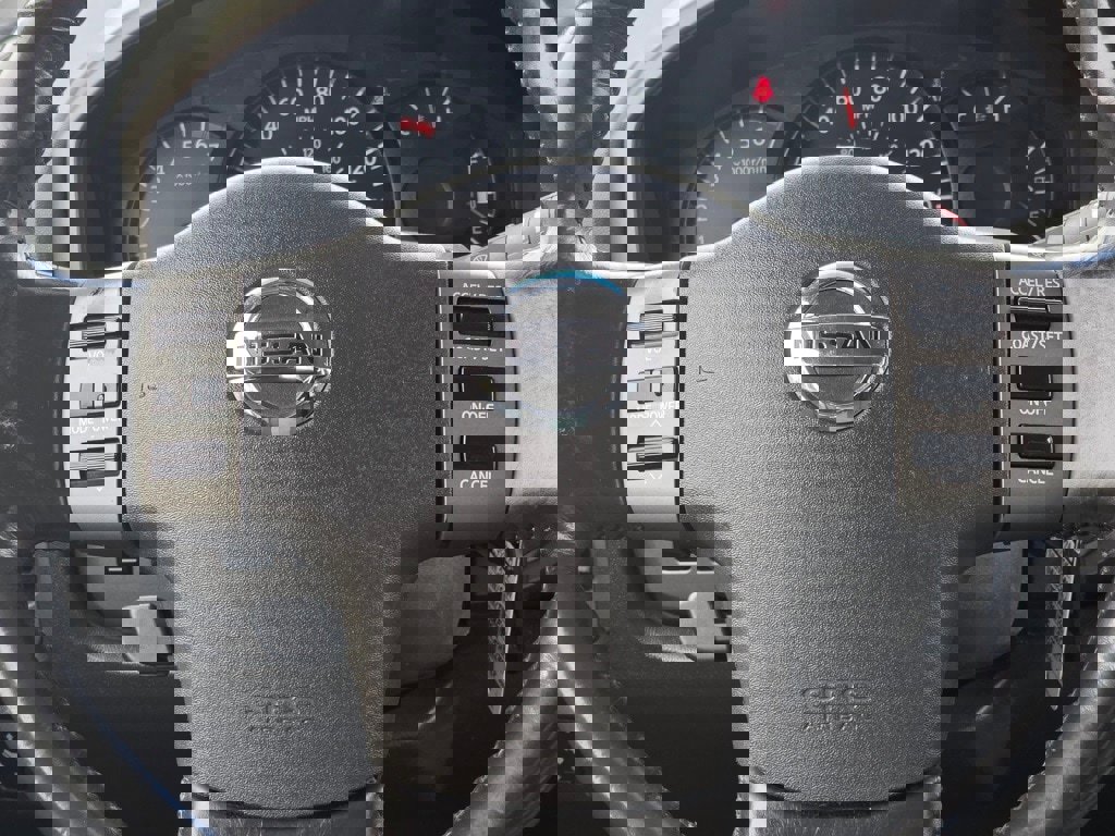 Used 2004 Nissan Titan SE image 15