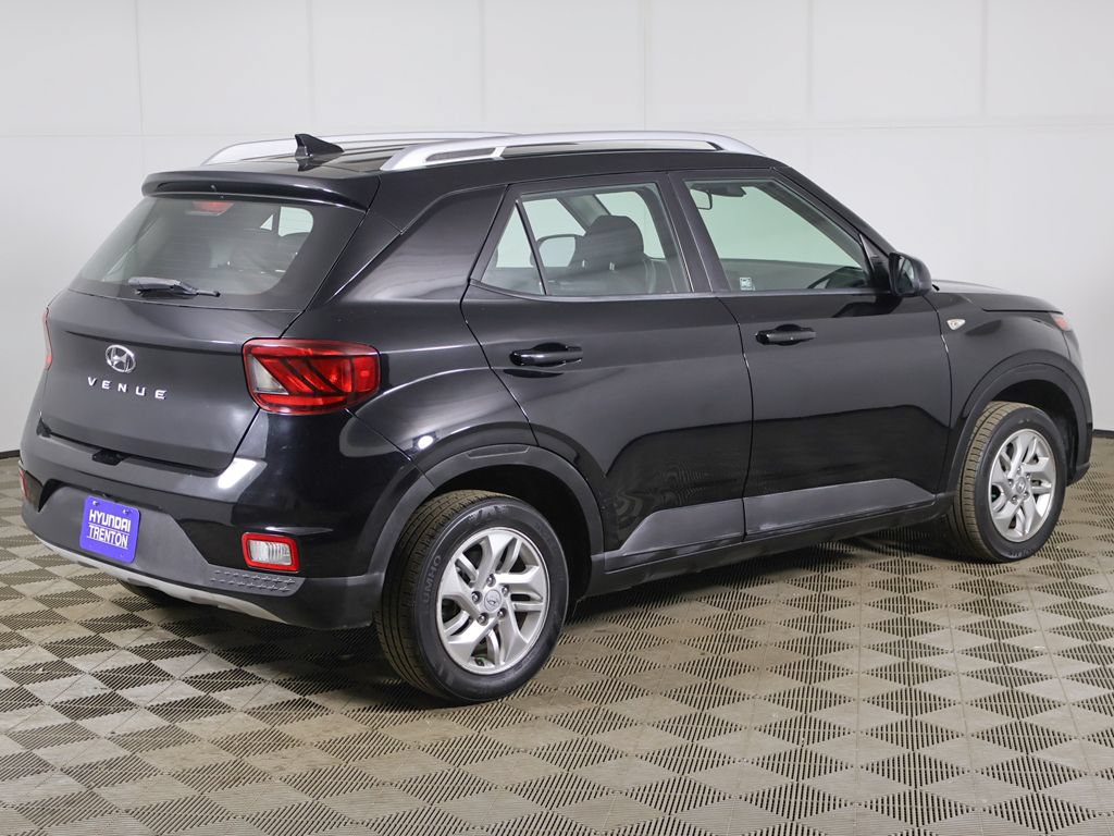 Used 2020 Hyundai Venue SEL FWD image 7