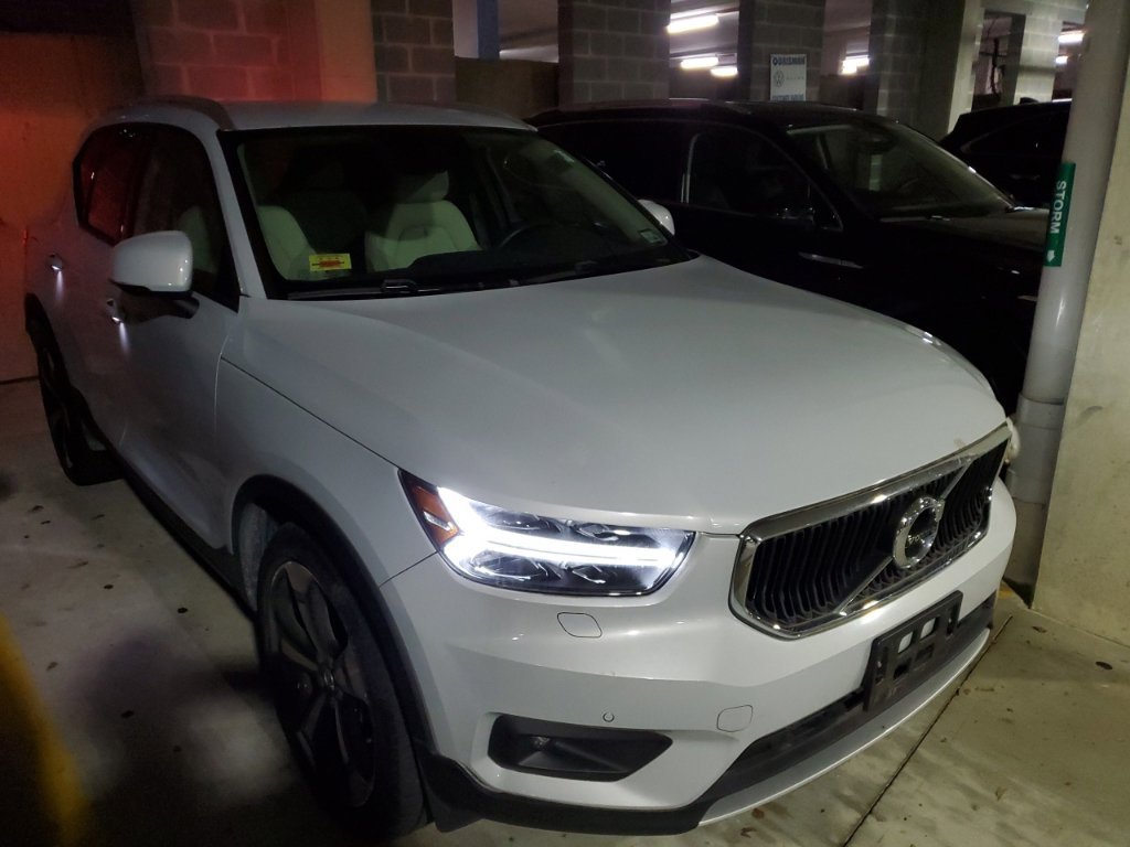 Used 2022 Volvo XC40 T5 Momentum AWD/4WD image 3