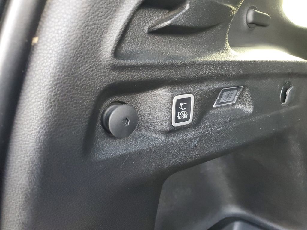 Used 2021 Jeep Grand Cherokee L Laredo image 30