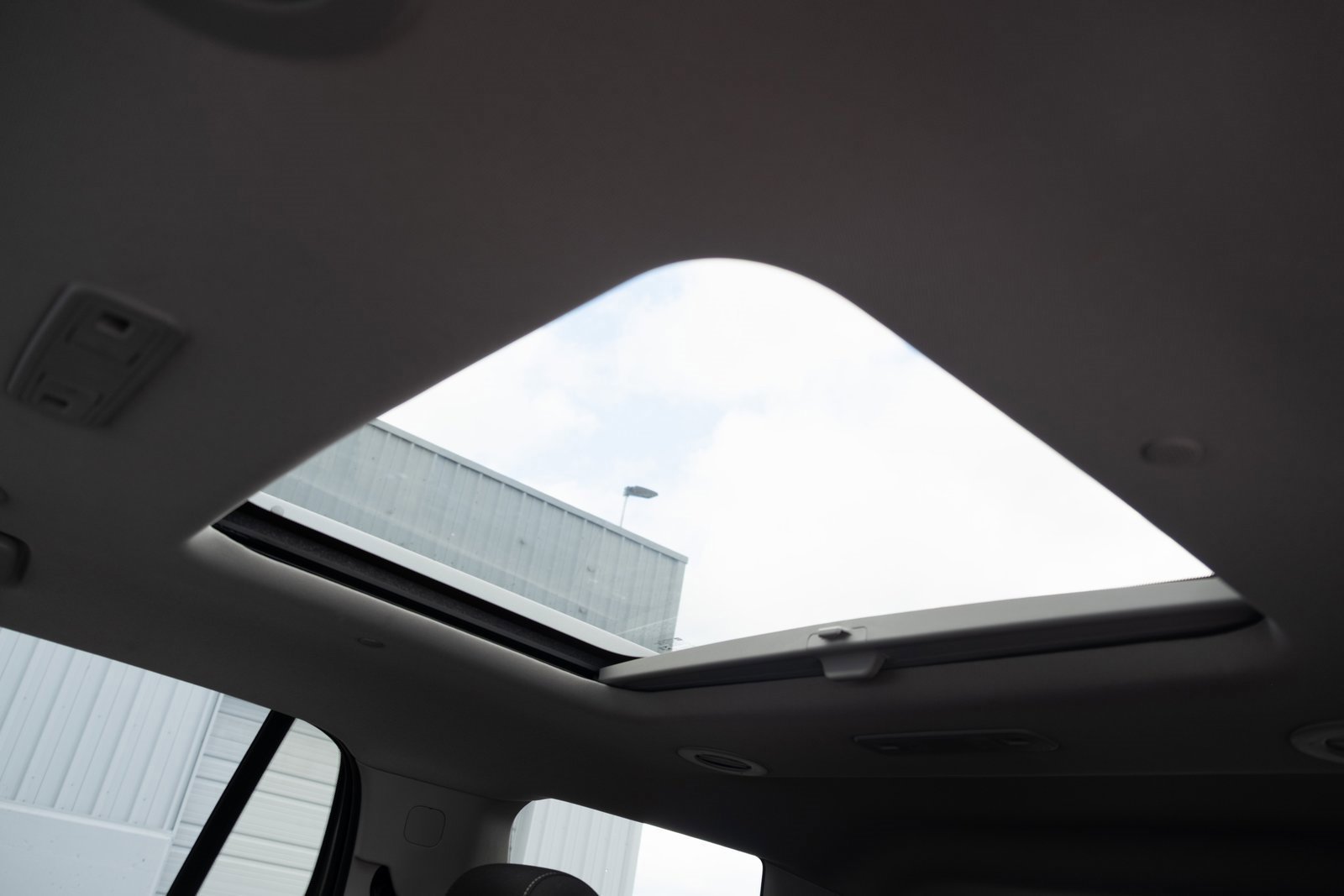 Used 2022 GMC Acadia SLE image 18