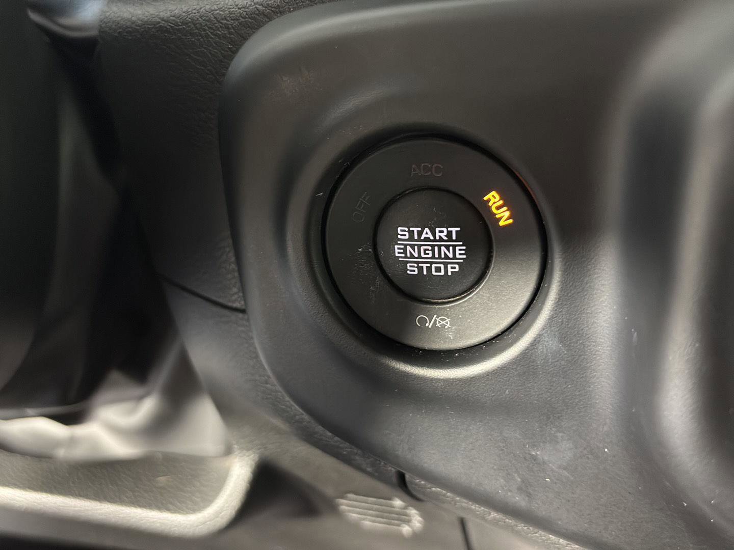 Used 2023 Jeep Wrangler Unlimited w/ Sun & Screen Package image 30