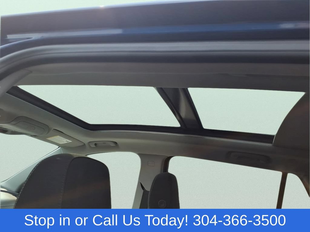 Used 2023 GMC Terrain SLE w/ Driver Convenience Package FWD image 13
