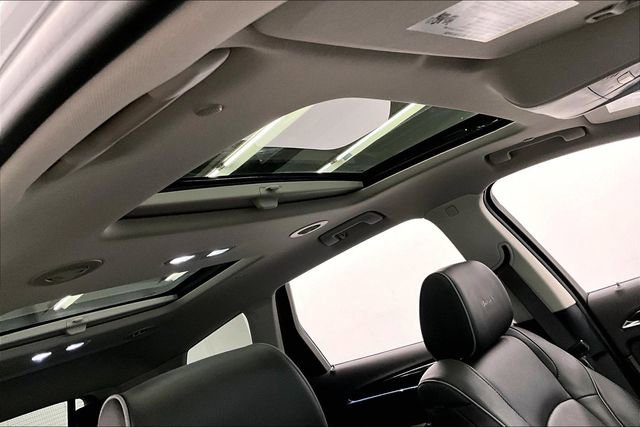 Used 2021 Buick Enclave Avenir w/ Avenir Technology Package FWD image 19