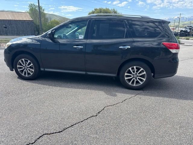 Used 2016 Nissan Pathfinder SV w/ Trailer Tow Package AWD/4WD image 3