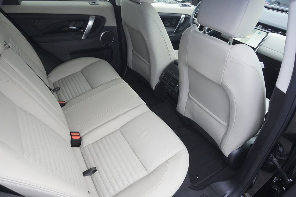 Used 2025 Land Rover Discovery Sport S image 26
