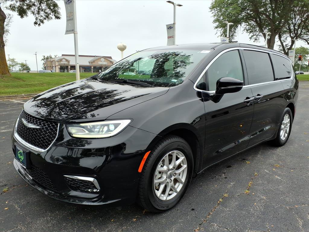 Used 2025 Chrysler Pacifica Select FWD image 3