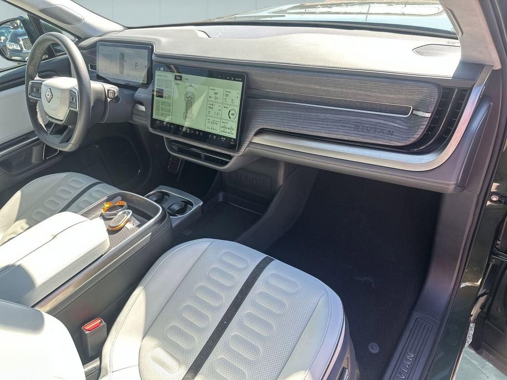 Used 2023 Rivian R1S Launch Edition image 6