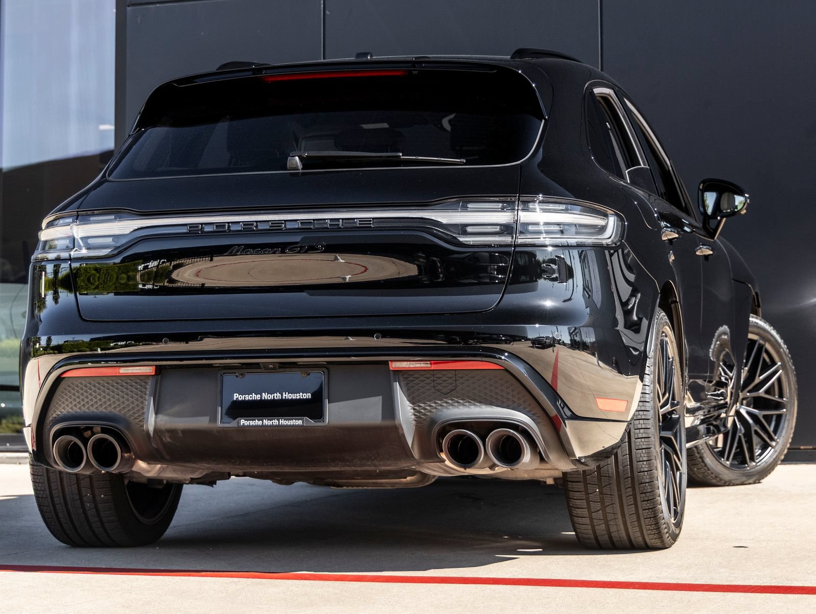 Certified 2025 Porsche Macan GTS AWD/4WD image 11
