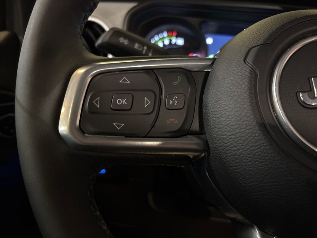 Used 2025 Jeep Wrangler Unlimited Sahara image 23