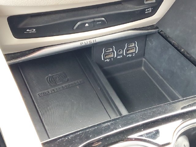 Used 2021 Chrysler Pacifica Limited w/ Uconnect Theater Family Group FWD image 30