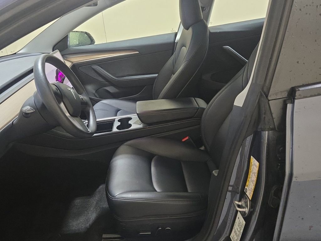 Used 2023 Tesla Model 3 Standard Range image 3