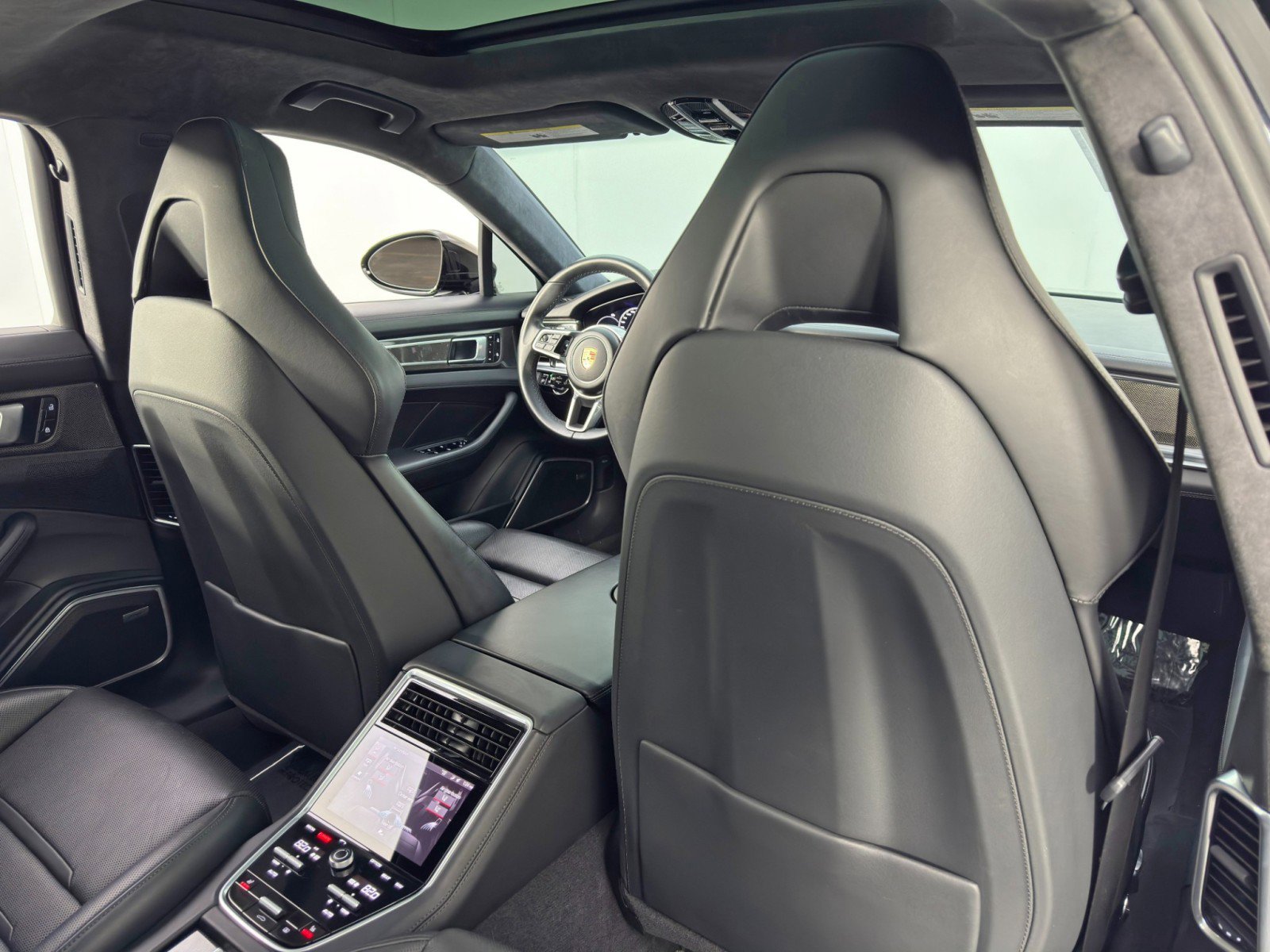 Used 2020 Porsche Panamera GTS w/ Premium Package Plus image 40