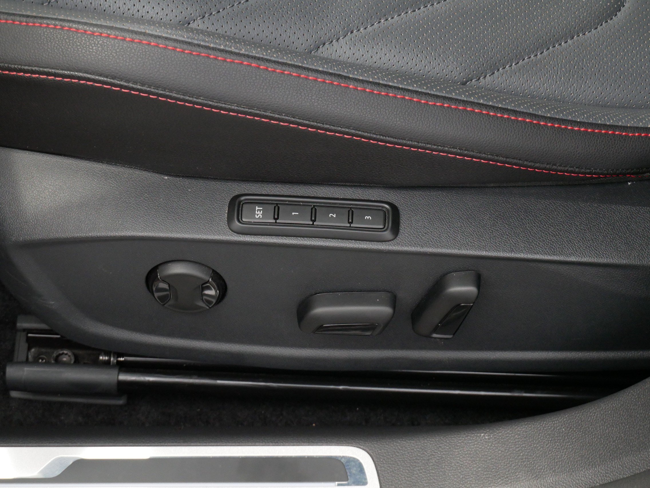 Certified 2025 Volkswagen Jetta GLI Autobahn w/ GLI Black Package FWD image 20