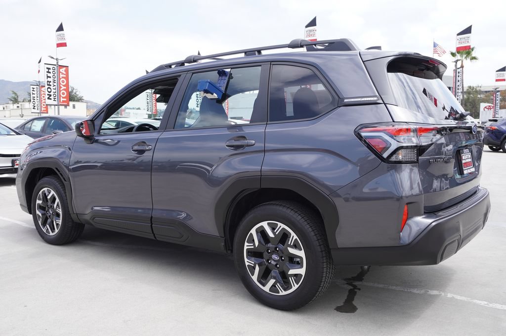 Used 2025 Subaru Forester AWD/4WD image 5