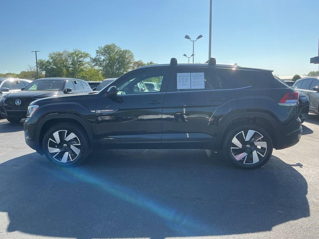 Used 2024 Volkswagen Atlas Cross Sport SE FWD image 2
