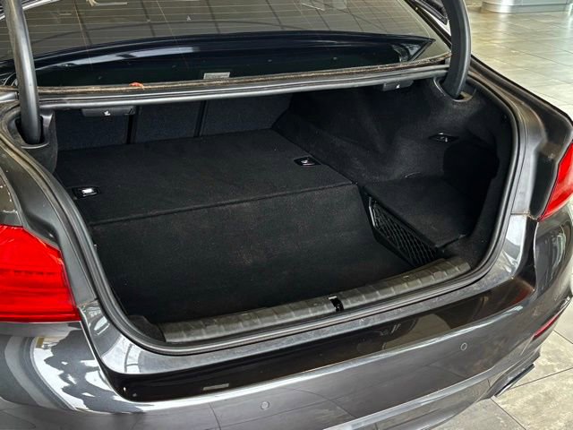 Used 2019 BMW 530e w/ M Sport Package image 34