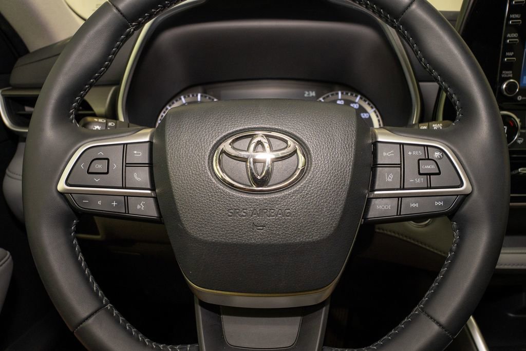 Used 2022 Toyota Highlander XLE image 22