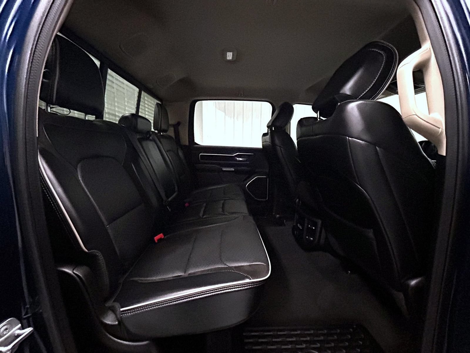 Used 2020 RAM 1500 Laramie AWD/4WD image 18