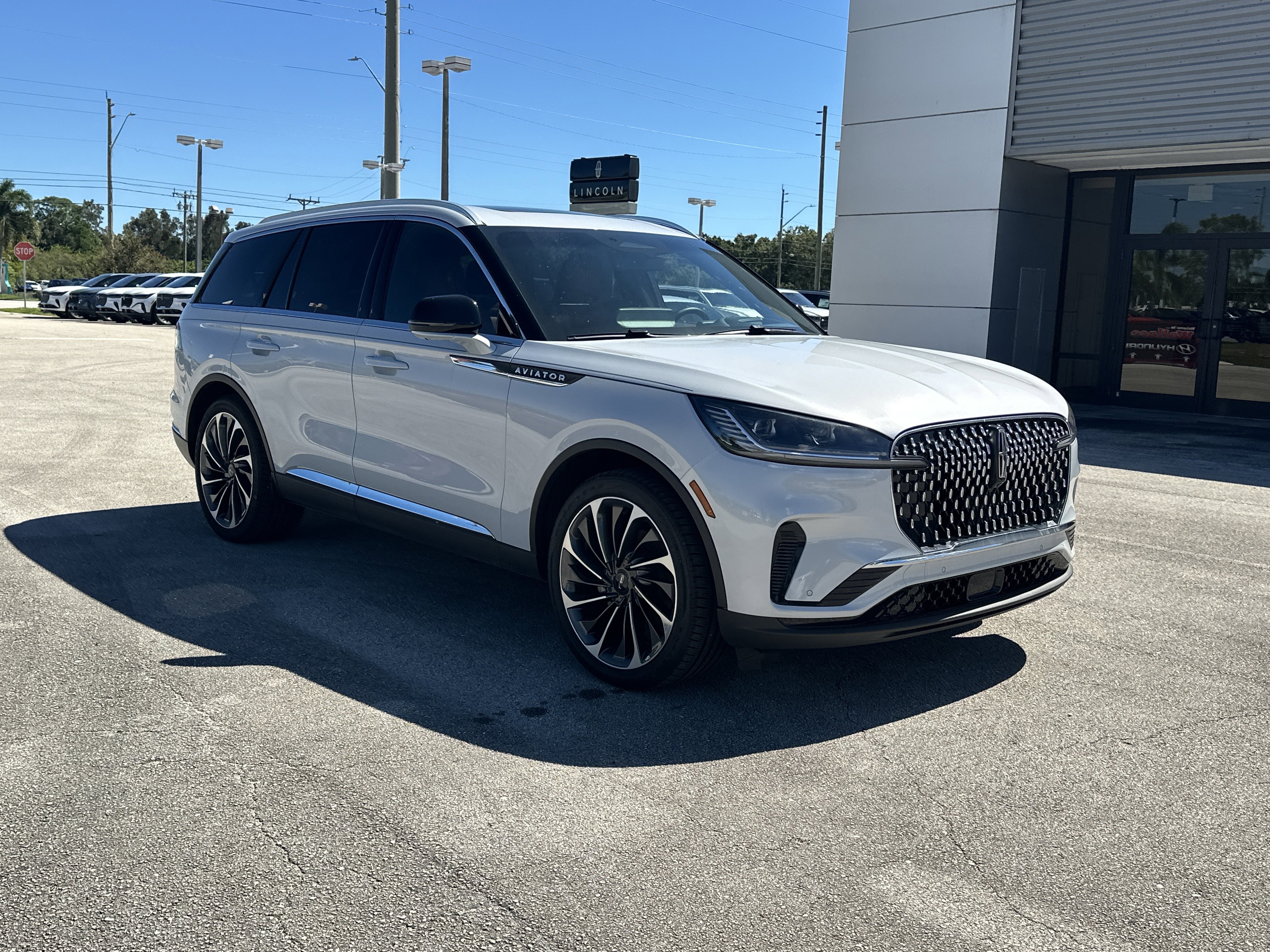 New 2025 Lincoln Aviator Reserve w/ Equipment Group 201A image 4