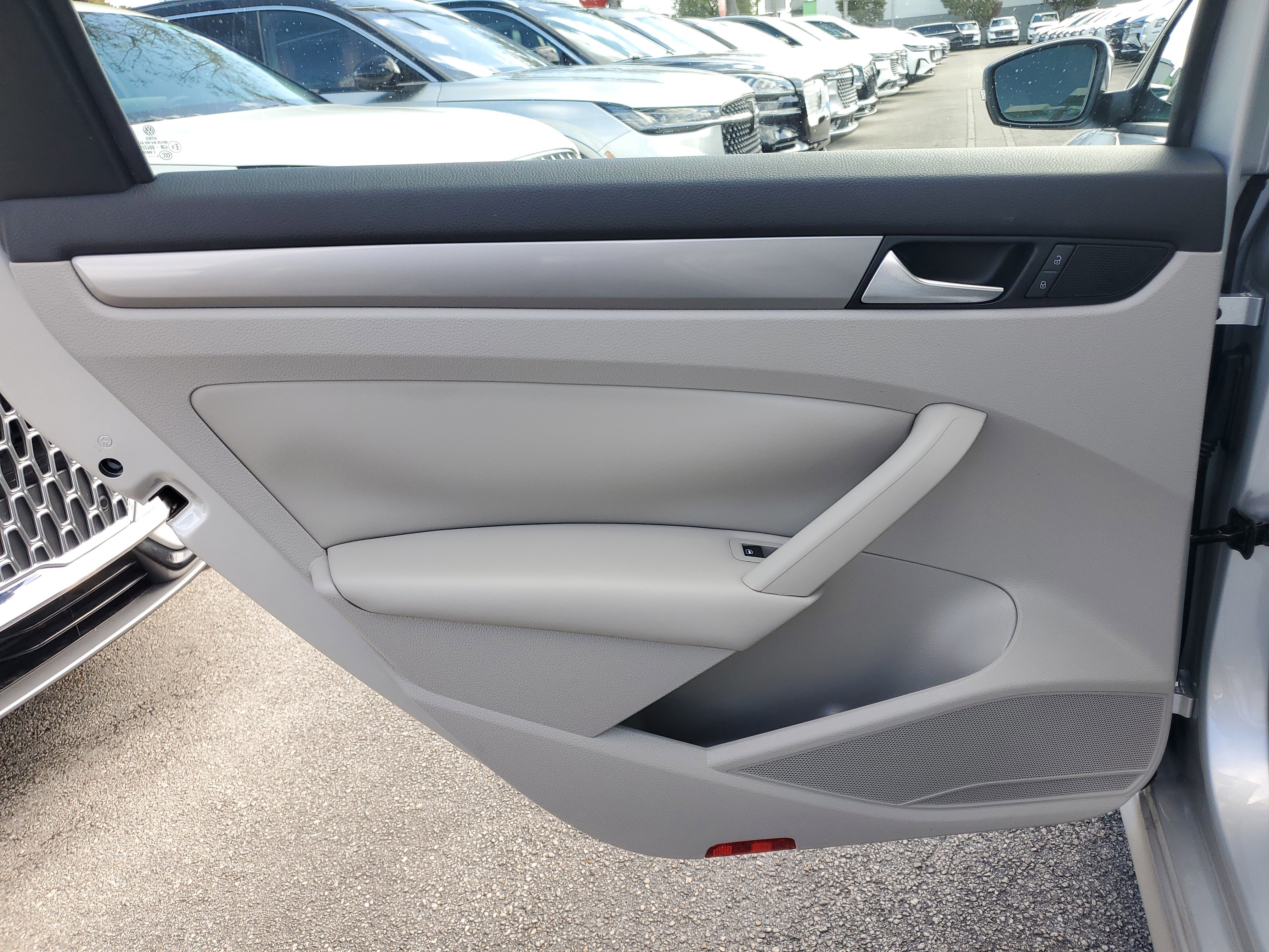 Used 2015 Volkswagen Passat 1.8T S image 11