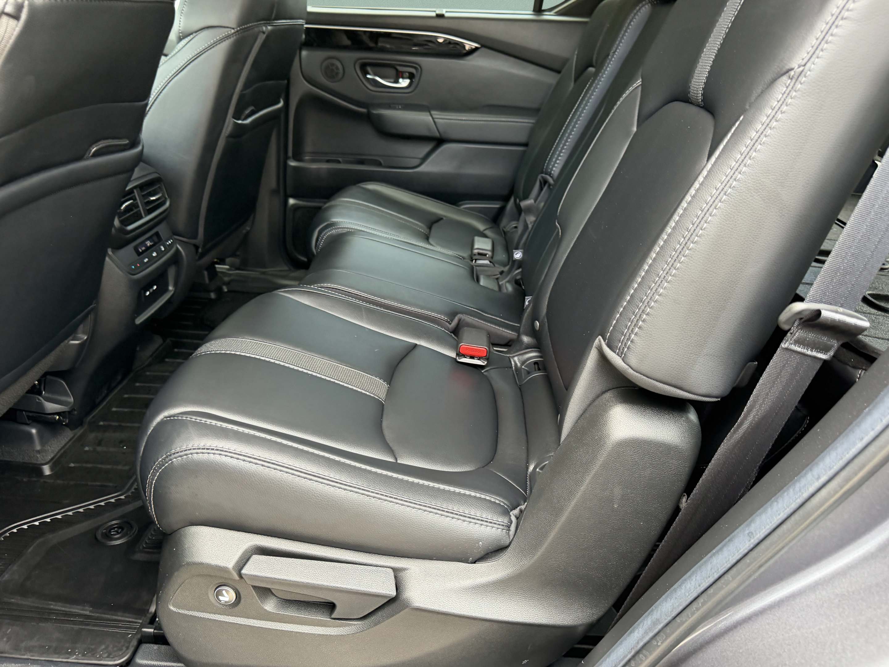 Used 2025 Honda Pilot Touring image 25