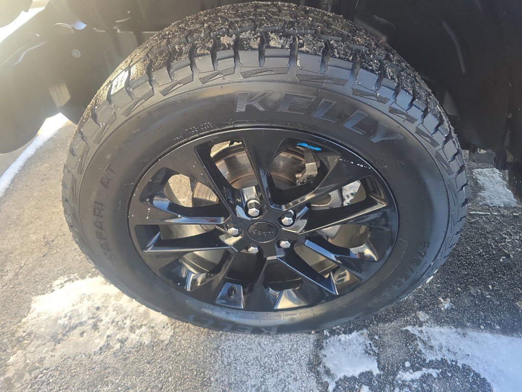 Used 2022 Jeep Wrangler Unlimited Sahara w/ Cold Weather Group image 37