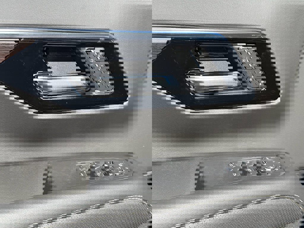 New 2026 Chevrolet Suburban Premier image 9