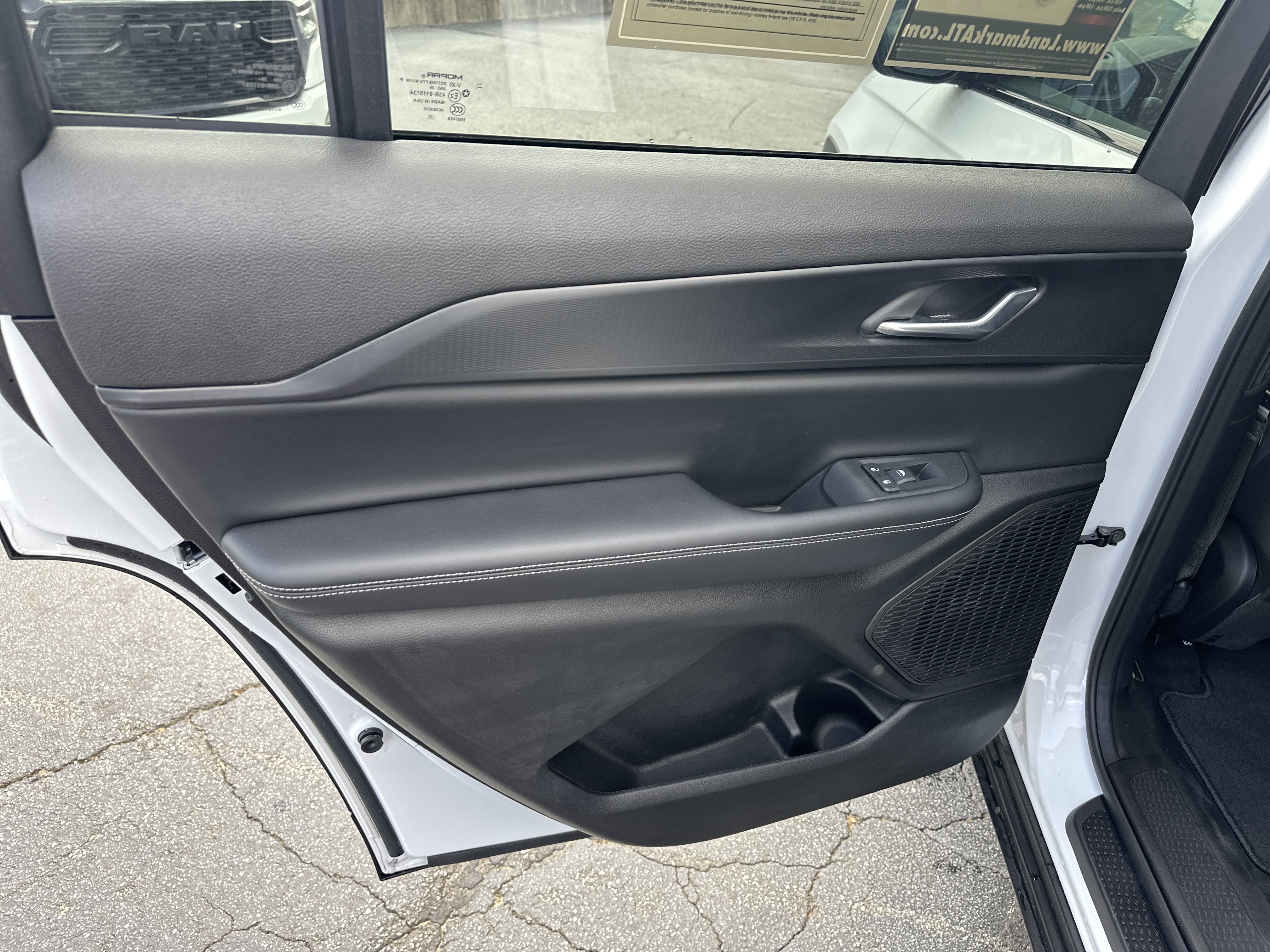 Used 2025 Jeep Grand Cherokee L Laredo image 27