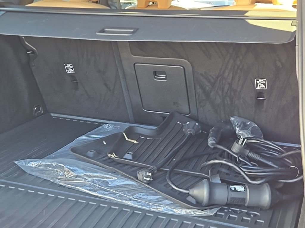 Certified 2023 Volvo XC60 T8 Ultimate w/ Protection Package Premier image 13