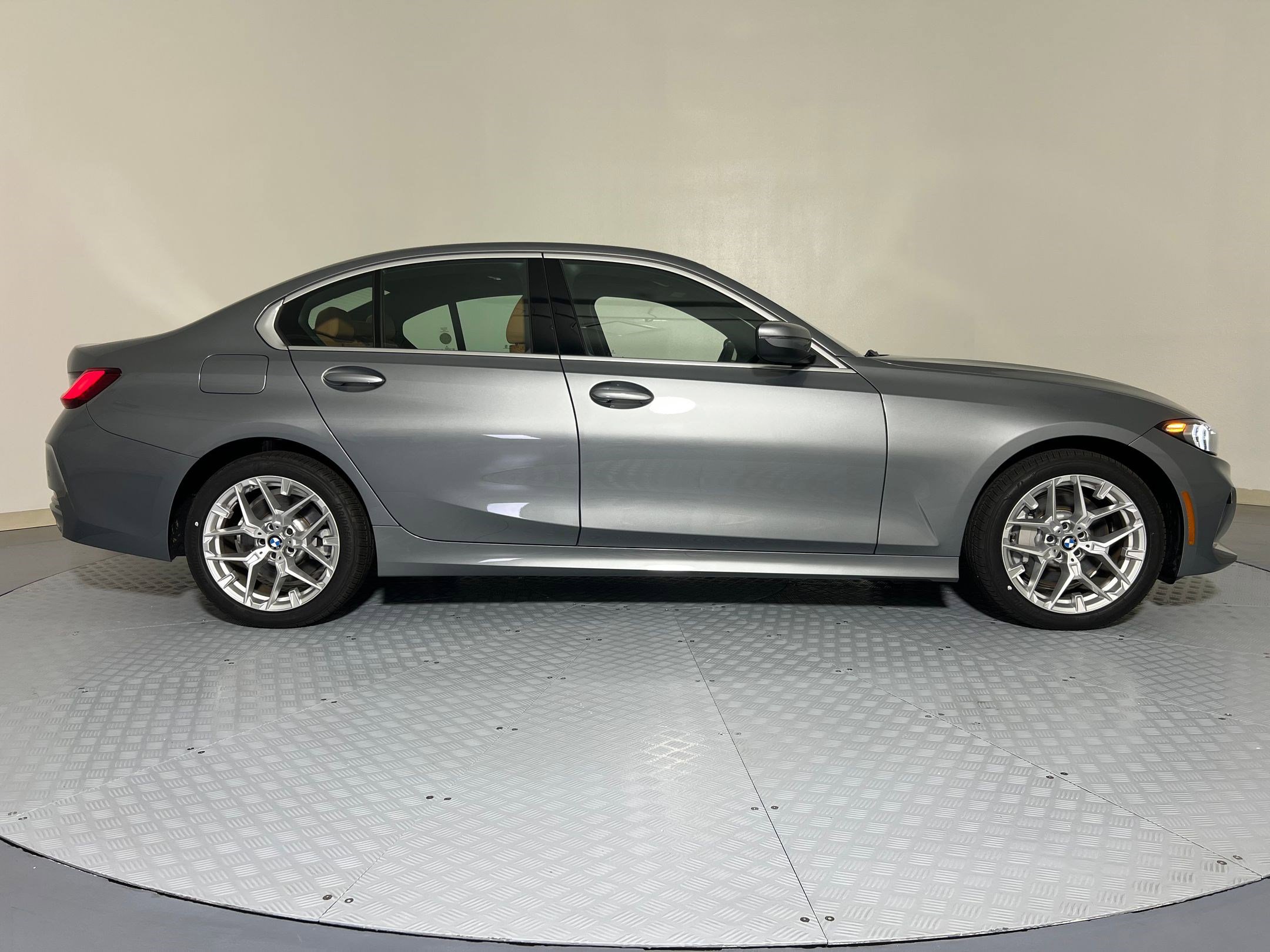 Used 2025 BMW 330i xDrive Sedan w/ Convenience Package AWD/4WD image 6