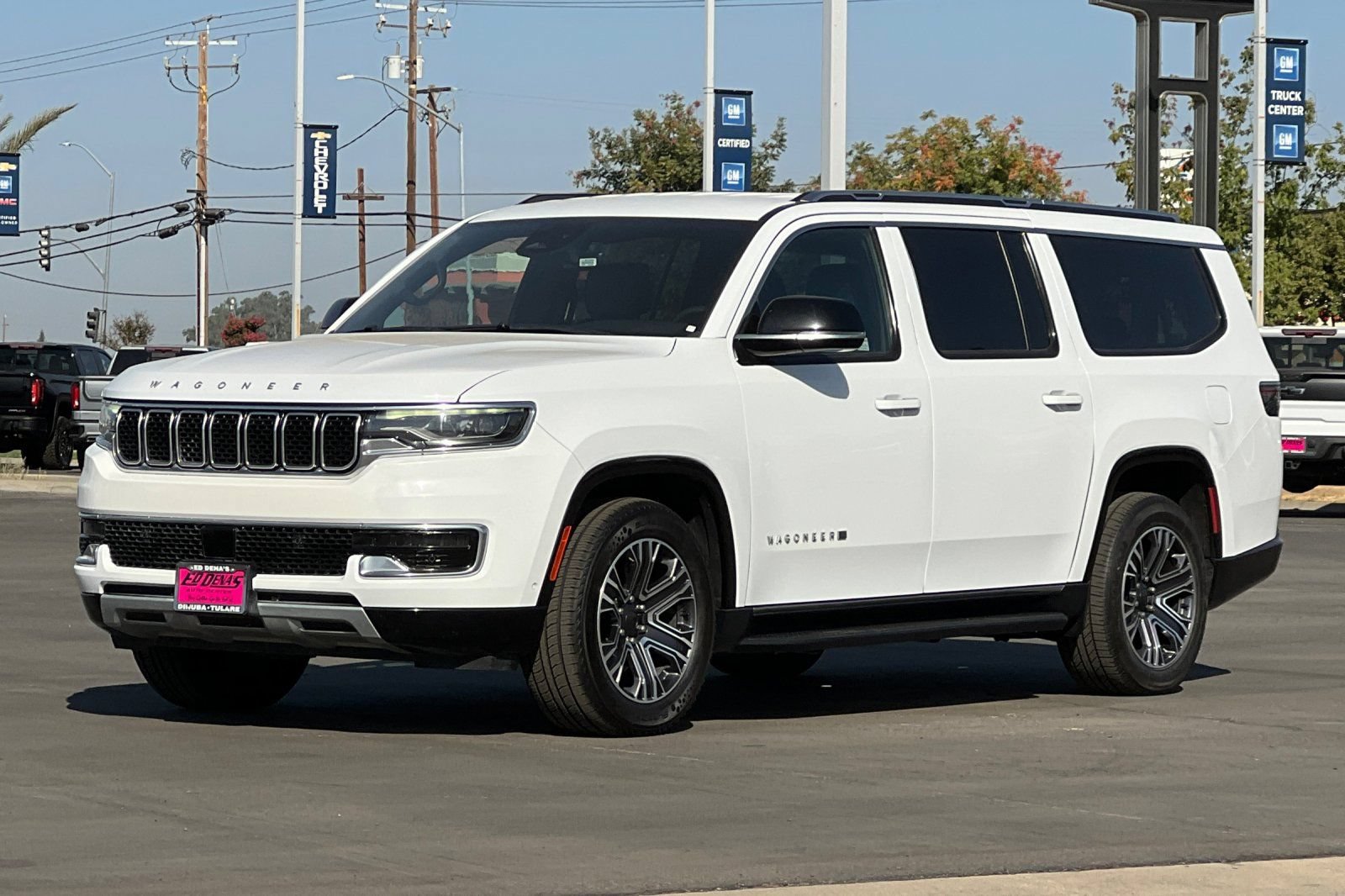 Used 2024 Jeep Wagoneer L Series II RWD image 9