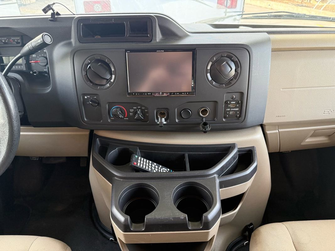Used 2015 Ford E-450 and Econoline 450 Super Duty w/ Motorhome Prep Package image 12