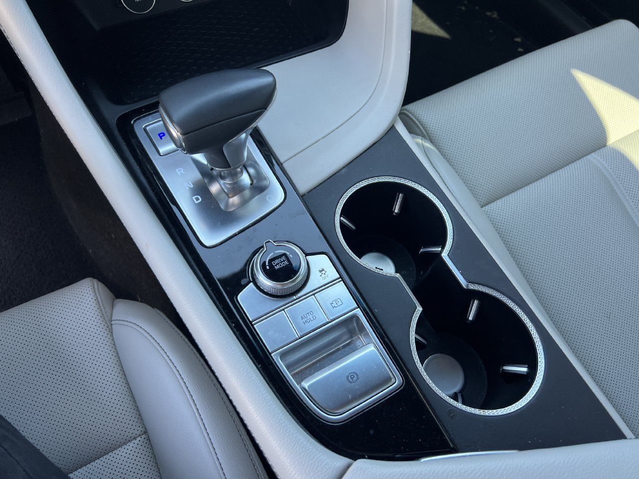 Used 2024 Genesis G70 2.5T RWD image 16