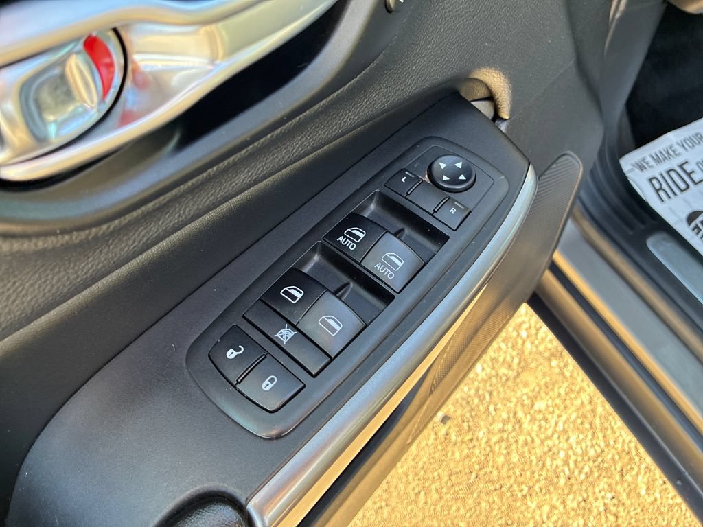 Used 2019 Jeep Cherokee Limited AWD/4WD image 14