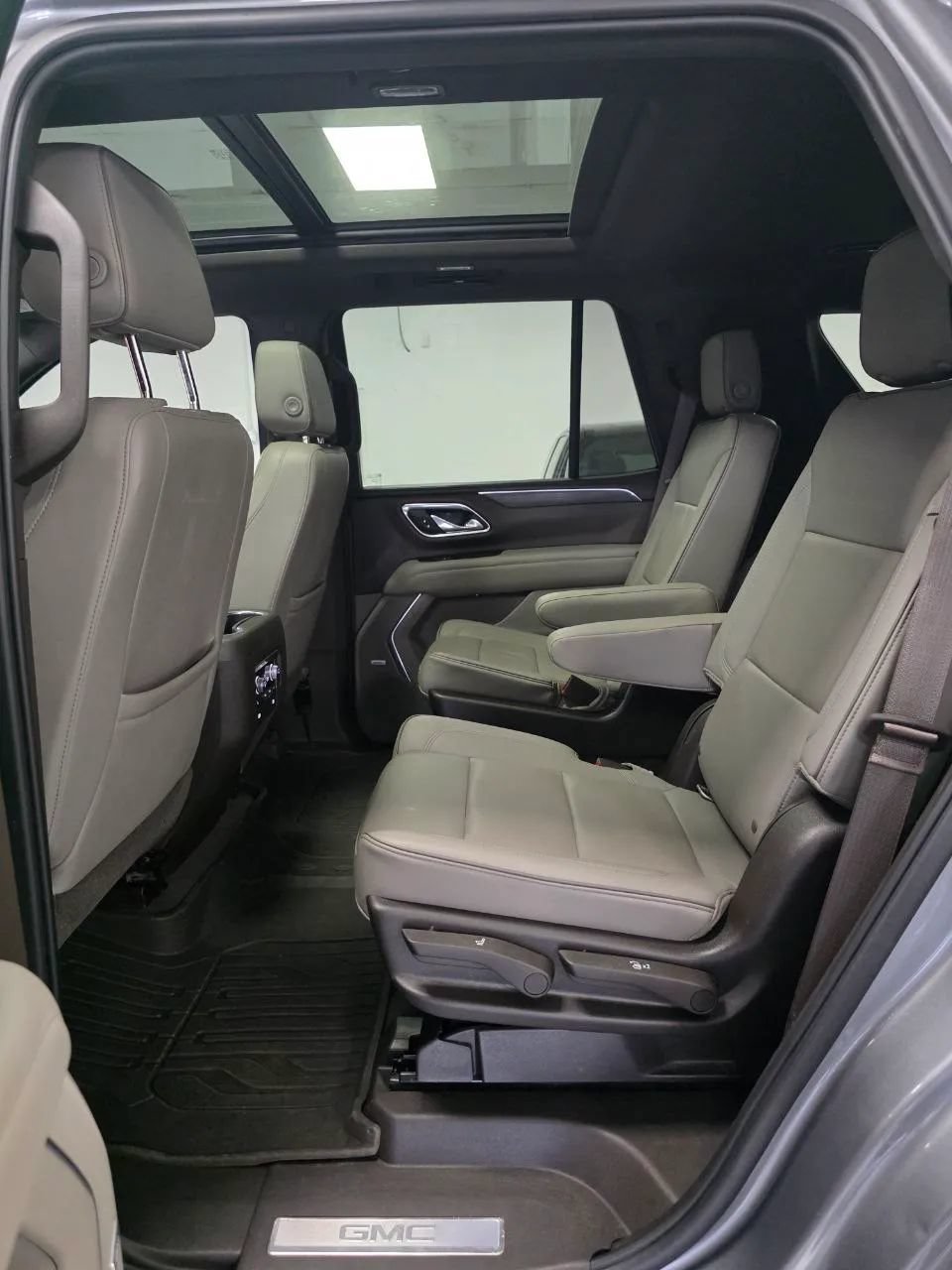 Used 2021 GMC Yukon SLT w/ SLT Premium Package RWD image 15