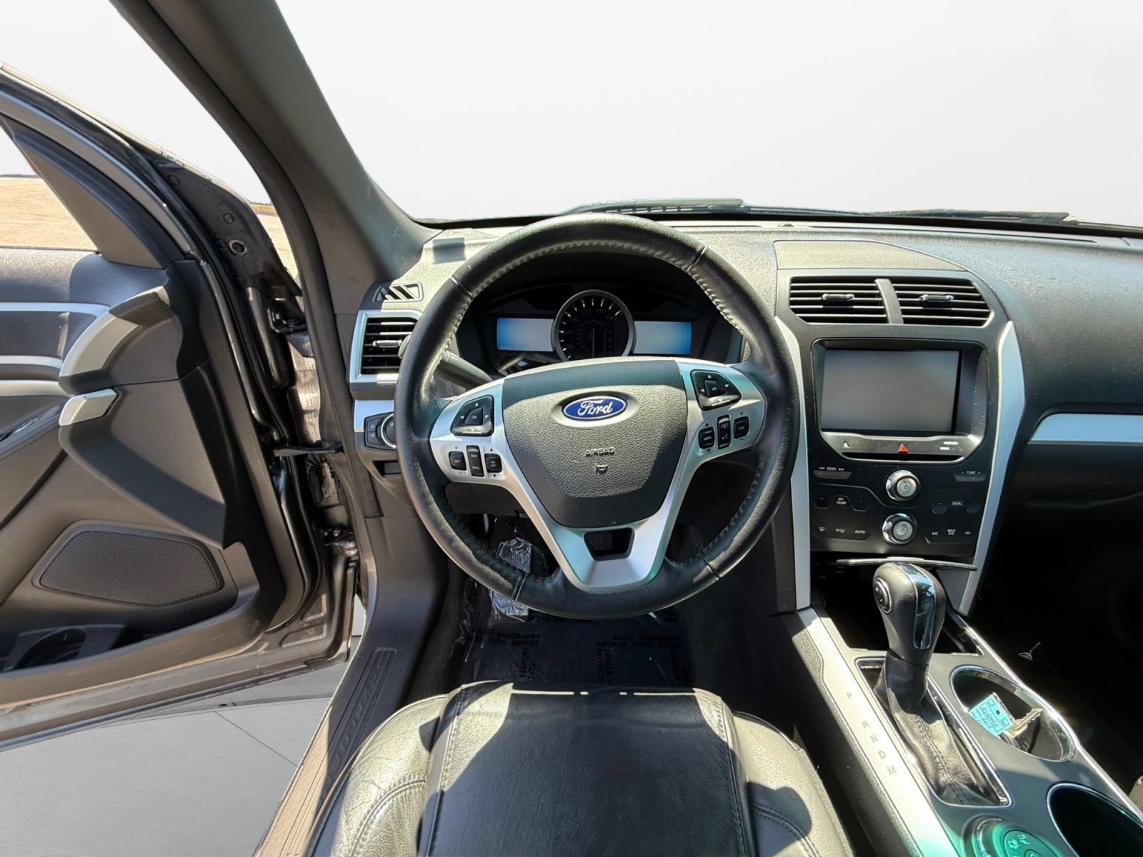 Used 2014 Ford Explorer XLT w/ Equipment Group 202A AWD/4WD image 14