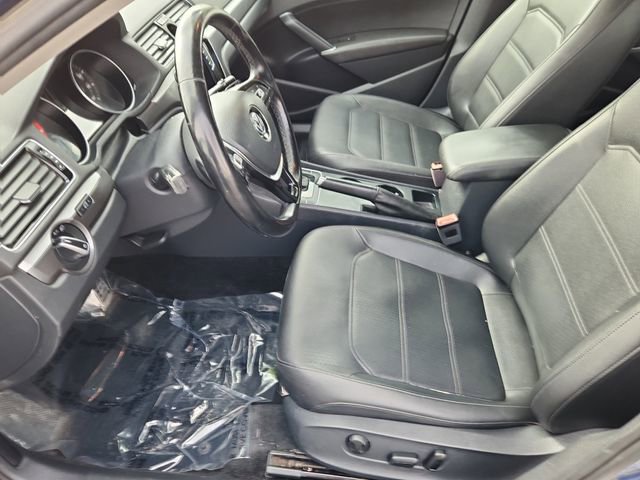 Used 2017 Volkswagen Passat 1.8T R-Line w/ R-Line Lighting Package image 7