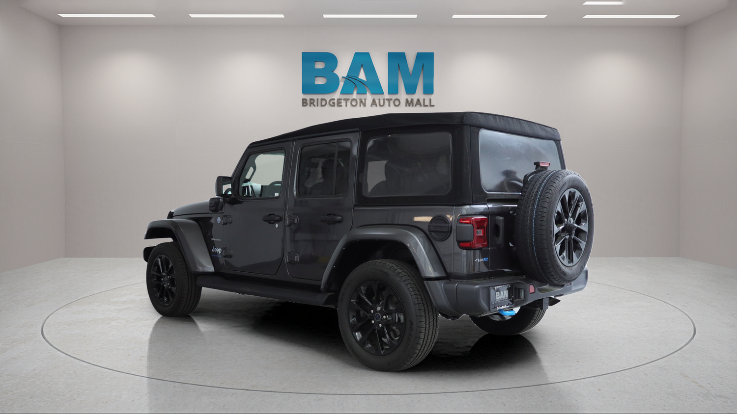 Used 2024 Jeep Wrangler Unlimited Sahara w/ Technology Group AWD/4WD image 5