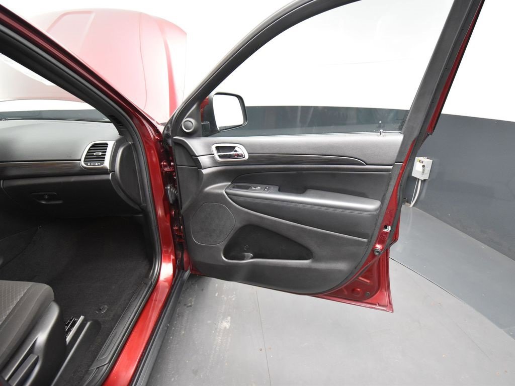 Used 2021 Jeep Grand Cherokee Laredo image 13