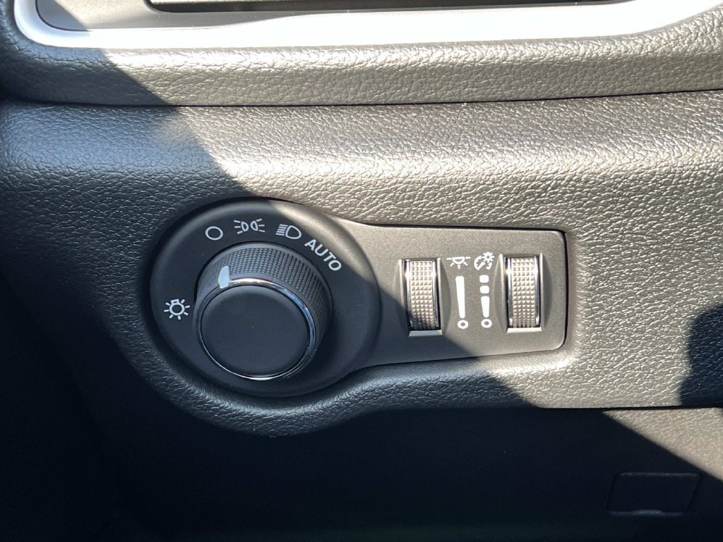 New 2027 Chrysler Pacifica Limited AWD/4WD image 30