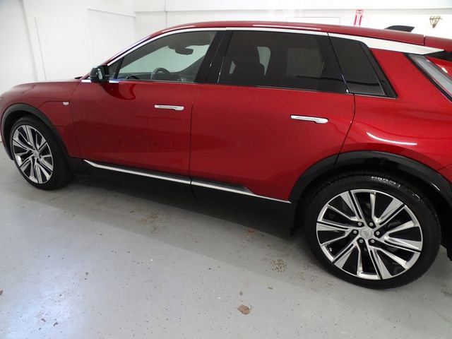 Used 2024 Cadillac Lyriq Luxury w/ LPO, Floor Liner Package image 17