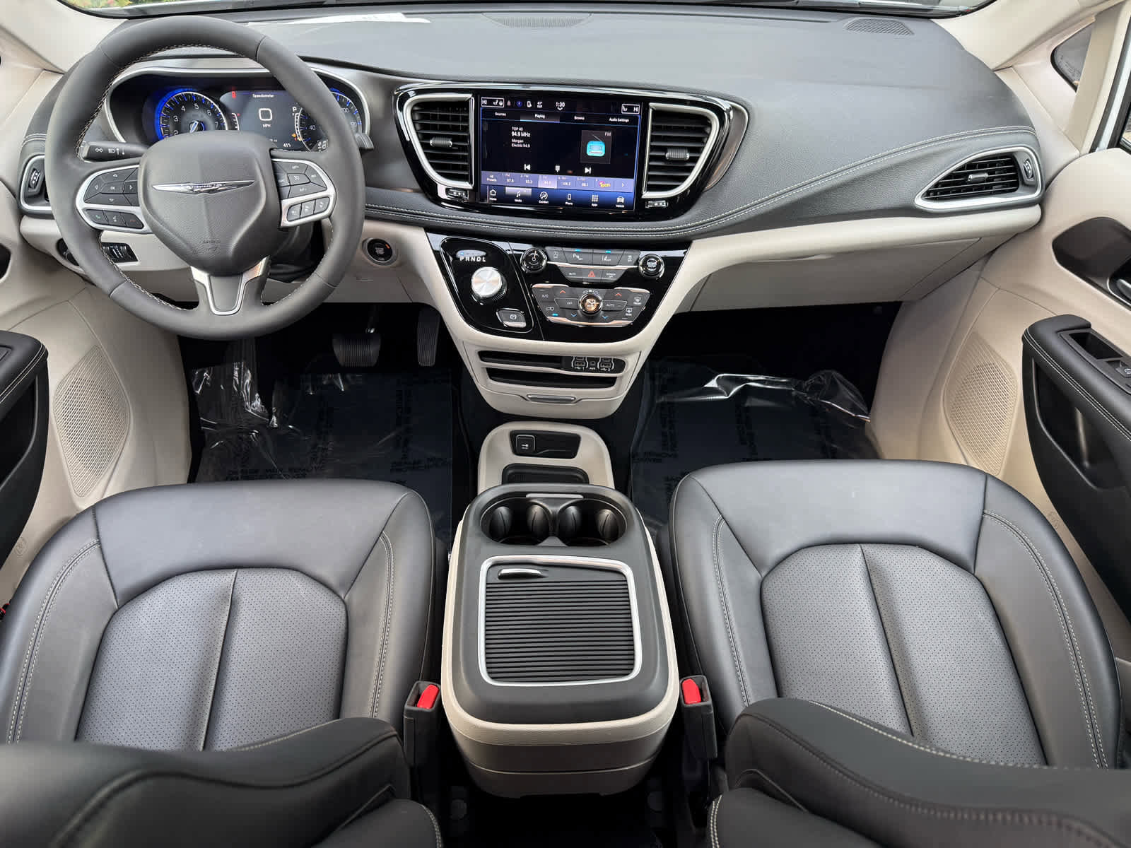 Used 2024 Chrysler Pacifica Touring-L image 12